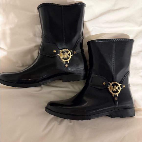 Michael Kors Rain Boots with Gold Logo - Picture 6 of 6